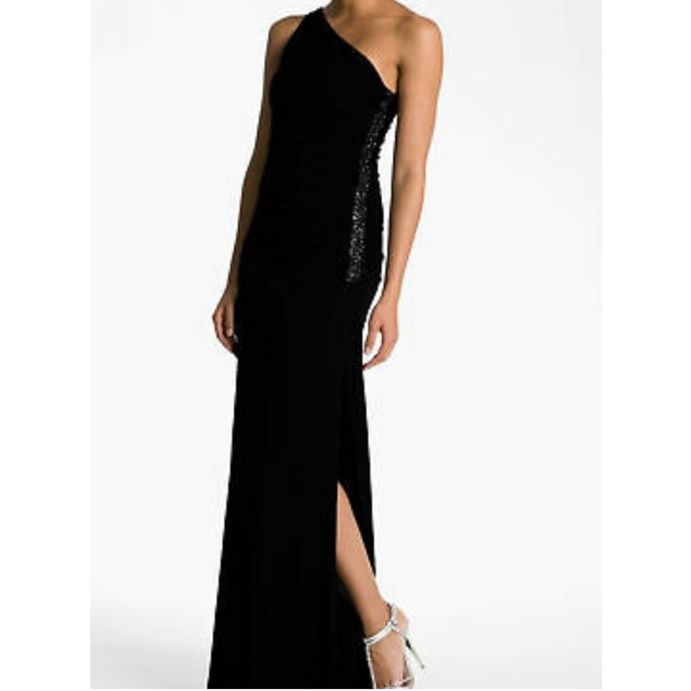Laundry by Shelli Segal One-Shoulder Gown with Beaded Side Size 4 - Picture 5 of 15
